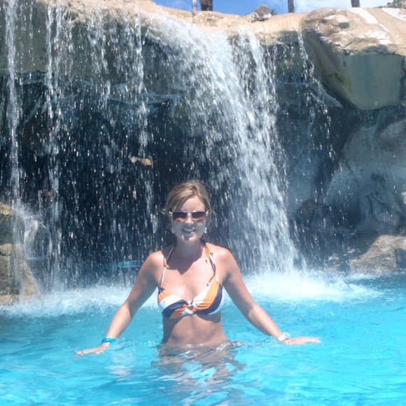 Meet your Posher, Mandi - Picture 1 of 1